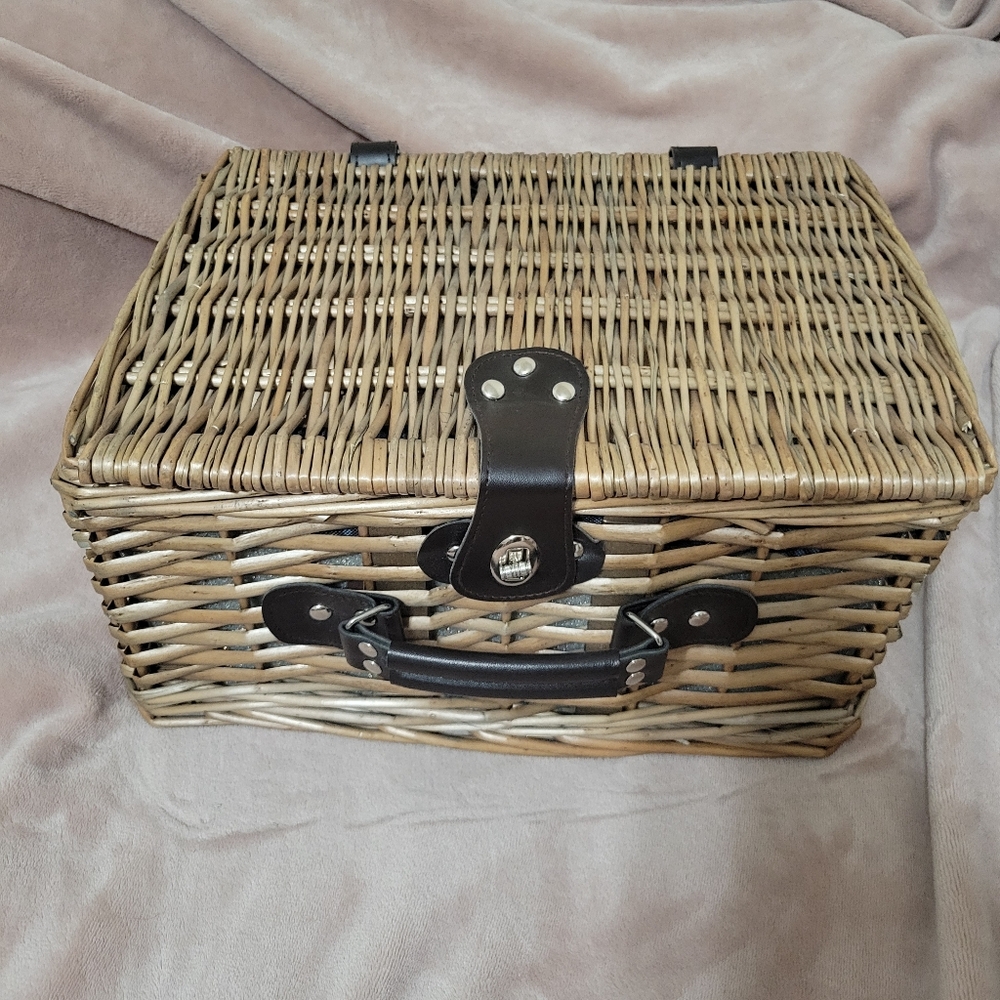 PicnicTime Picnic Basket